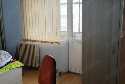 Apartament cu 3 camere decomandat în Independenței