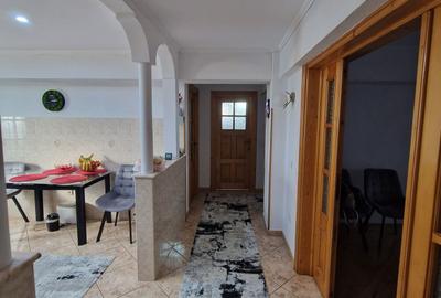 Apartament cu 3 camere decomandat în Central - 1
