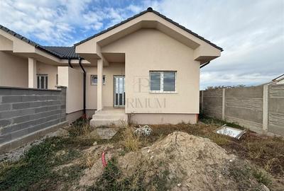 Duplex cu 3 camere cu Canalizare în Moșnița Nouă