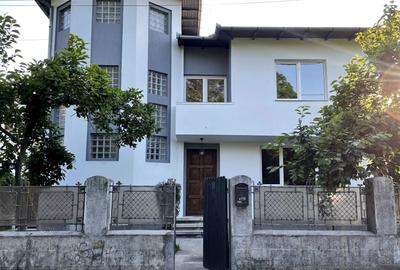 Casă cu 4 camere cu Teren 220 Mp în Central - 4