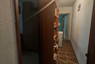 Apartament cu 3 camere semidecomandat în Berceni - 2