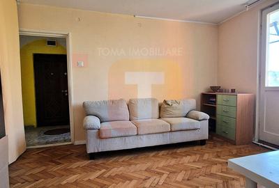 Apartament cu 3 camere semidecomandat în Dărmănești