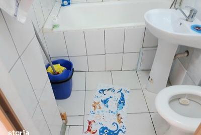 Apartament cu 2 camere decomandat în Tei