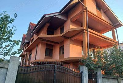 Casă cu 6 camere în Traian - 6