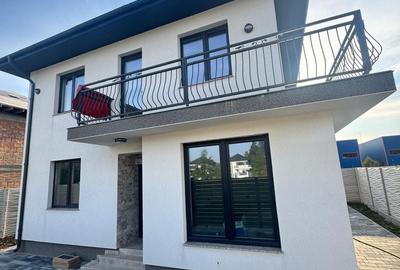 Casă cu 4 camere cu Teren 250 Mp în Central