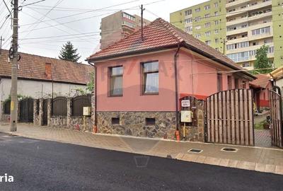 Casă cu 3 camere cu Teren 250 Mp în Central