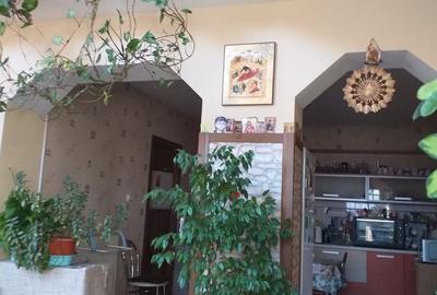 Casă cu 4 camere în Central