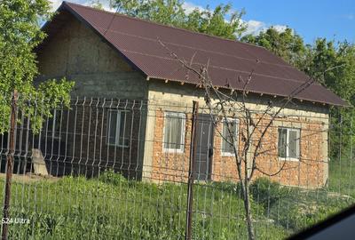 Casă cu 4 camere în Cuparu
