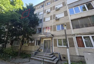 Apartament cu 3 camere semidecomandat în Șagului