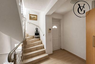 Casă cu 10 camere cu Teren 300 Mp în Tei