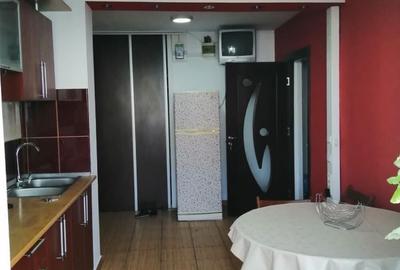 Apartament cu 3 camere decomandat în Berceni