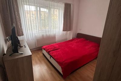 Apartament cu 4 camere decomandat în UMT - 1
