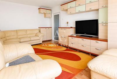 Apartament cu 3 camere decomandat, mobilat în Rogerius
