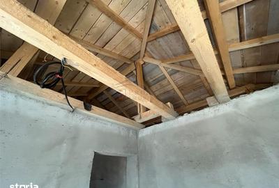 Casă cu 4 camere decomandat cu Teren 3.3 Mp în Ipotești