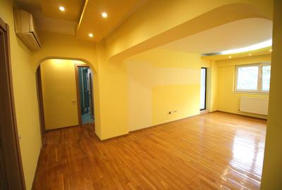 Apartament cu 4 camere semidecomandat în Drumul Taberei