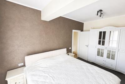 Apartament cu 4 camere decomandat, mobilat în Palazu Mare - 3