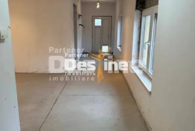 Casă cu 3 camere cu Teren 450 Mp în Central