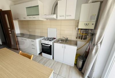 Apartament cu 2 camere decomandat, mobilat în Tractorul - 10