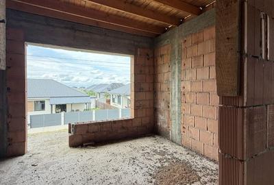 Casă cu 4 camere în Tunari