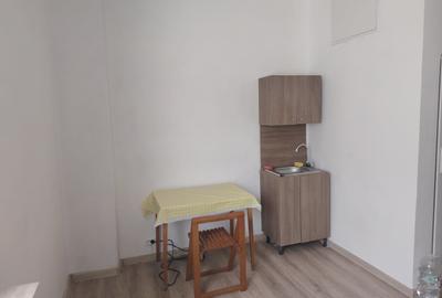 Garsonieră decomandată în Romană
