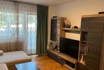 Apartament cu 3 camere decomandat, mobilat în Spitalul Județean