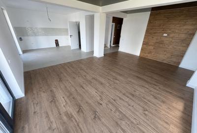Casă individuală cu 6 camere cu Canalizare în Central - 4