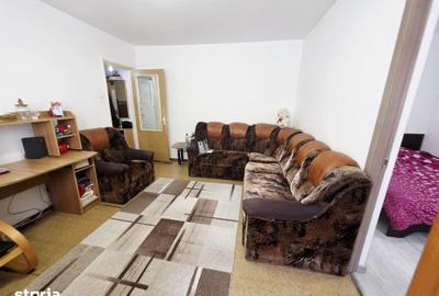 Apartament cu 3 camere nedecomandat în Malu Roșu
