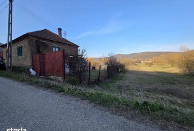 Casă cu 4 camere cu Teren 1887 Mp în Burjuc
