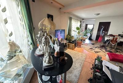 Casă cu 5 camere decomandat cu Teren 329 Mp în Bălcescu