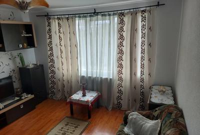 Apartament cu 3 camere semidecomandat în Câmpina