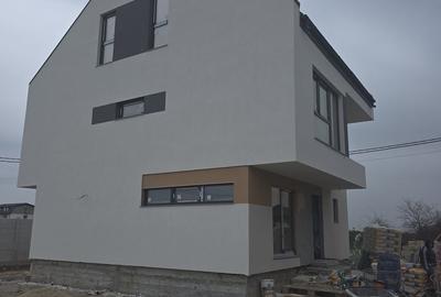 Casă cu 4 camere în Central