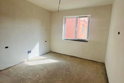 Casă cu 4 camere cu Teren 447 Mp în Sântandrei
