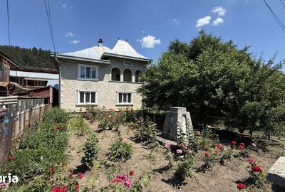 Casă cu 5 camere cu Teren 505 Mp în Central
