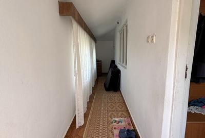 Casă cu 4 camere în Lanurile