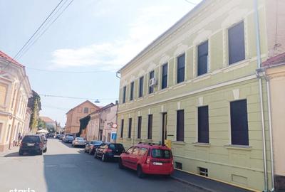 Apartament cu 2 camere nedecomandat în Central