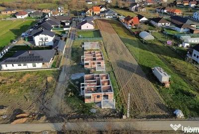 Casă cu 4 camere cu Teren 500 Mp în Mocira