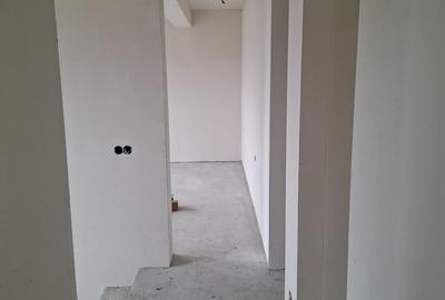Casă cu 4 camere cu Teren 240 Mp în Central