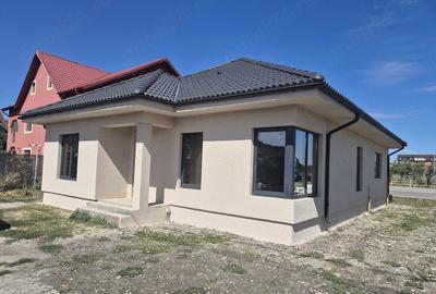 Casă cu Teren 512 Mp în Jucu