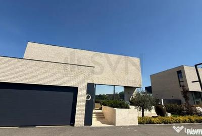 Casă cu 4 camere cu Teren 649 Mp în Corbeanca