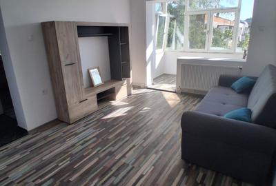 Apartament cu 2 camere semidecomandat în Podu Roș