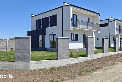 Casă cu 5 camere cu Teren 300 Mp în Dumbrăvița
