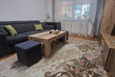 Apartament cu 3 camere semidecomandat, mobilat în Florilor