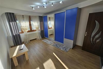 Apartament cu 2 camere decomandat în Micro I