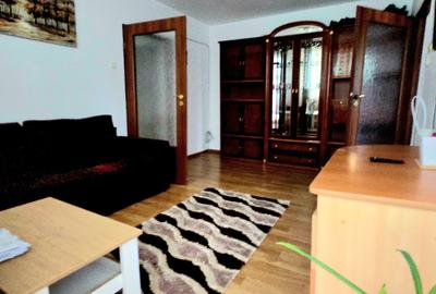 Apartament cu 2 camere semidecomandat în Aleea Trandafirilor