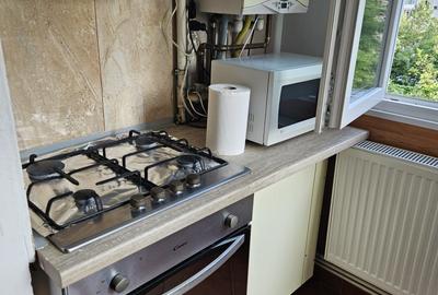 Apartament cu 3 camere decomandat în Exterior Vest