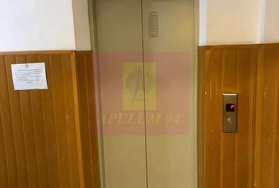 Apartament cu 4 camere decomandat în Lujerului