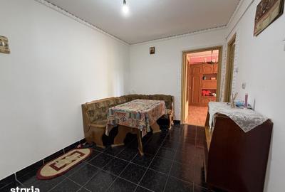 Apartament cu 2 camere decomandat în Tractorul
