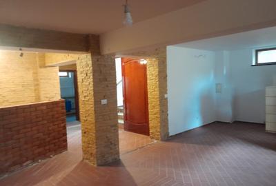 Casă cu 8 camere cu Teren 1450 Mp în Joița - 11