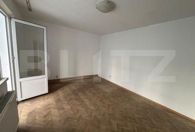 Apartament cu 3 camere decomandat în Vest