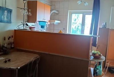 Apartament cu 3 camere decomandat în Între Lacuri
